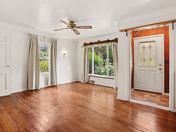 3rd image of 6439 Oakland Dr