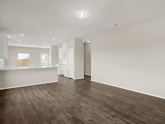 5th image of 109 Porcupine Ln