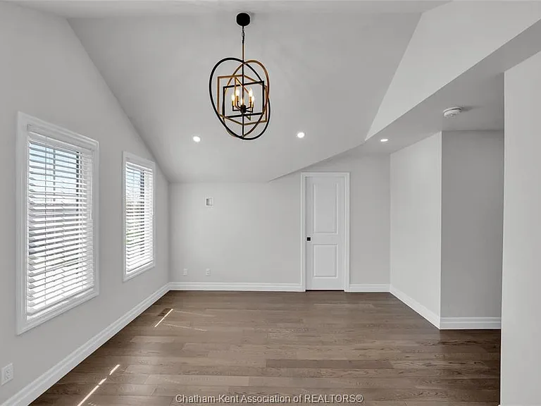 864 Park Ave W — Photo 26