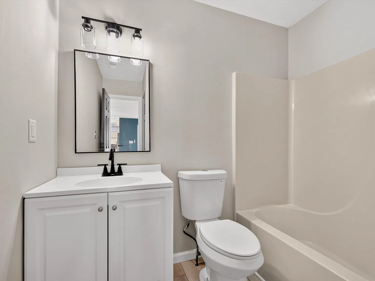 4 bed, 1271 sqft, $1,850 — Photo 2