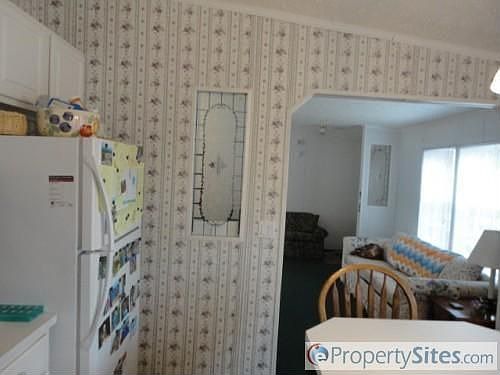 4th image of 8 Eastview Dr