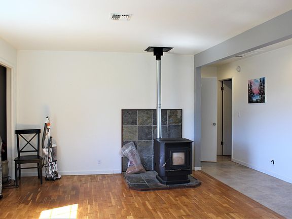 5th image of 800 Woodward St