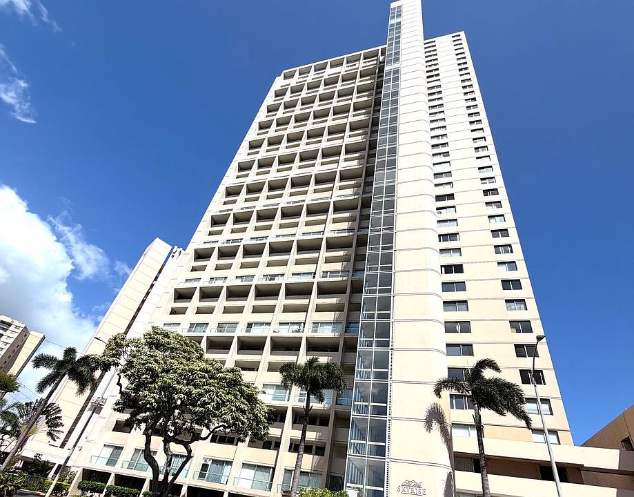 1st image of 555 University Ave APT 1406
