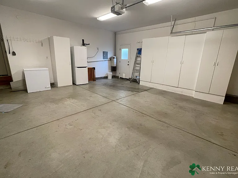 144 Glasgow Ln — Photo 27