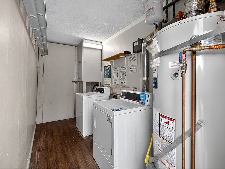 588 E. Mel Avenue - Hermosa Palms — Photo 13