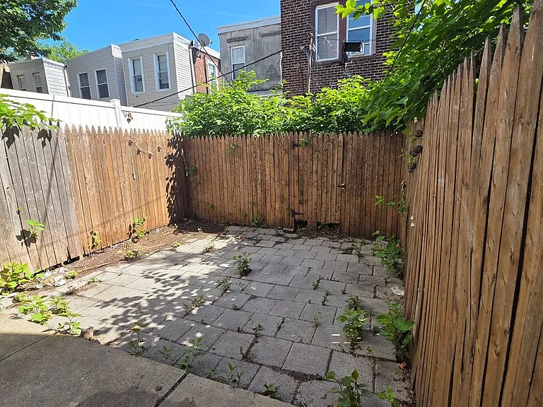 2228 Cross St — Photo 7