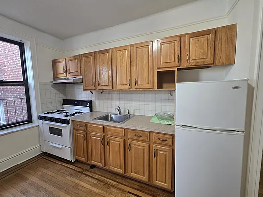 Rented by Aidonis Realty | media 5