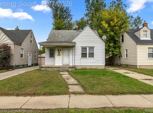 26016 Pennie St, Dearborn Heights, MI 48125