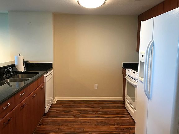 5th image of 300 S Duval St #903
