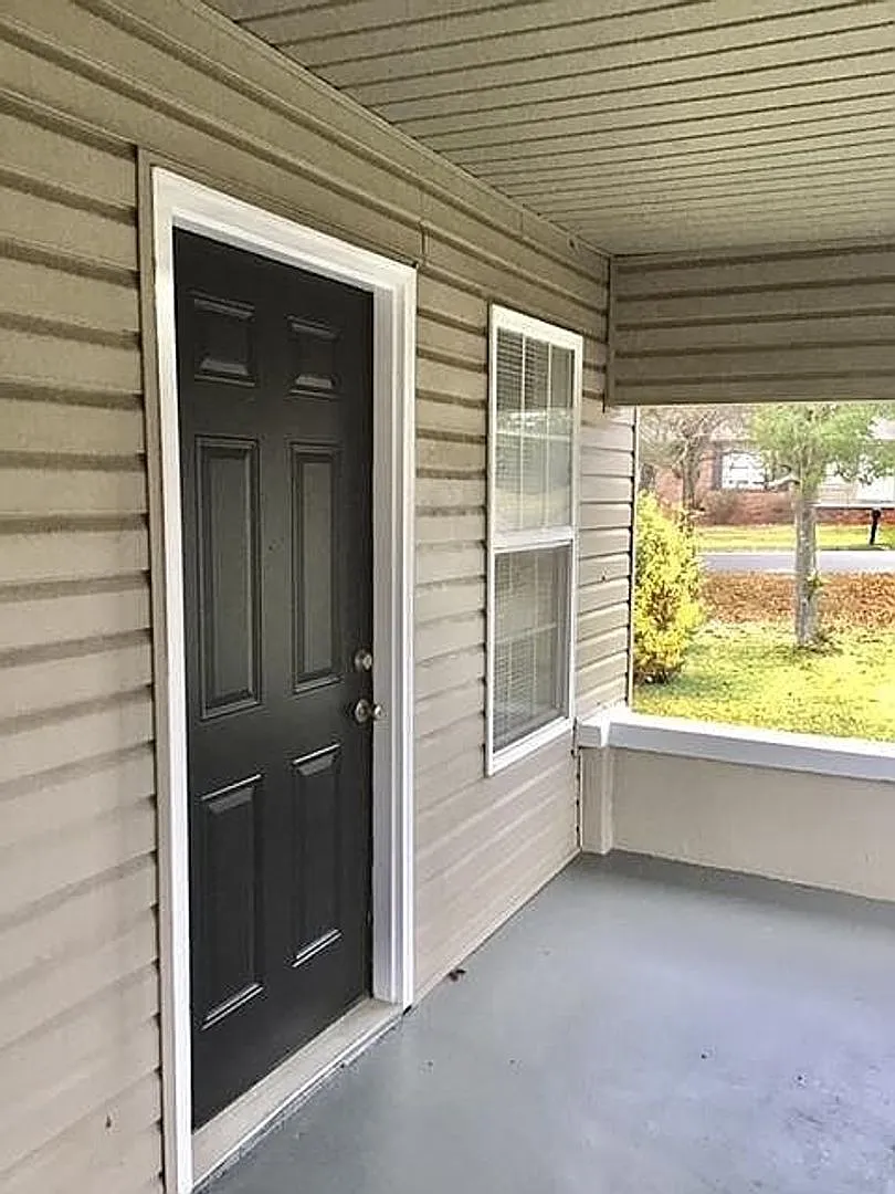 Great Home Near Campus — Photo 4
