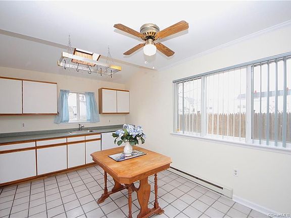 3rd image of 30 Elmcroft Rd APT 1