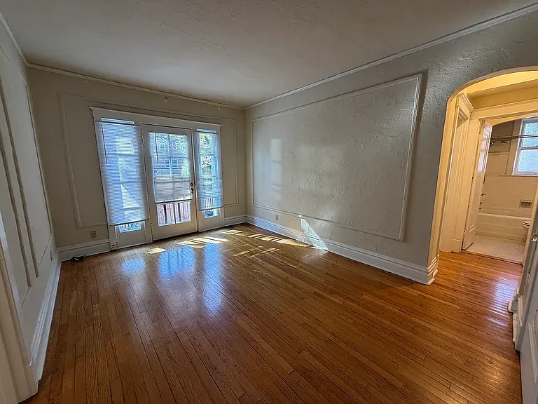 6324 Southwood Ave — Photo 8