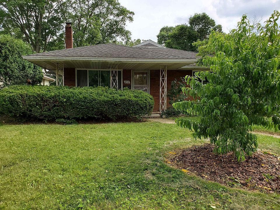 1st image of 695 Fairlawn Dr