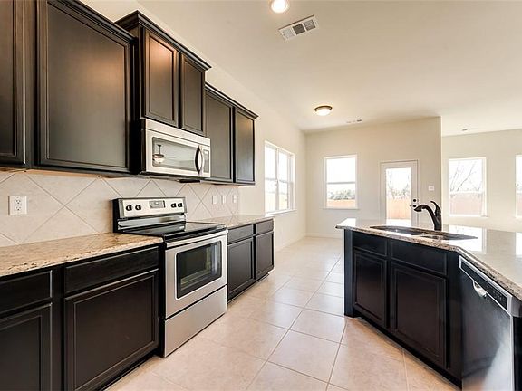 4th image of 714 Roaring Springs Dr