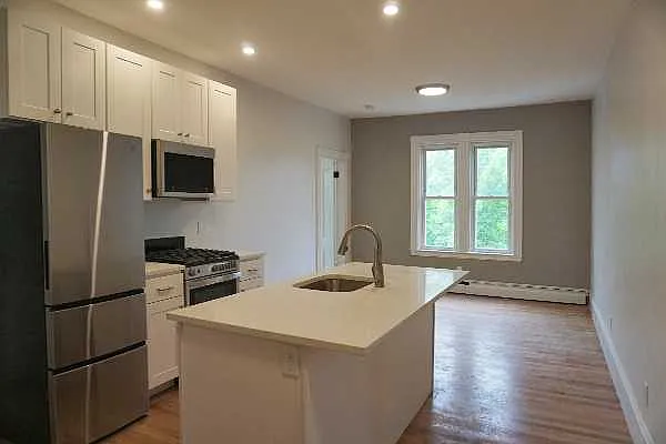 3 bed, $4,200 — Photo 1