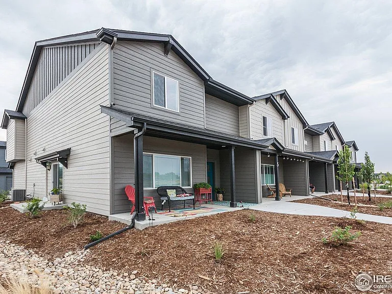 2814 Barnstormer St — Photo 2