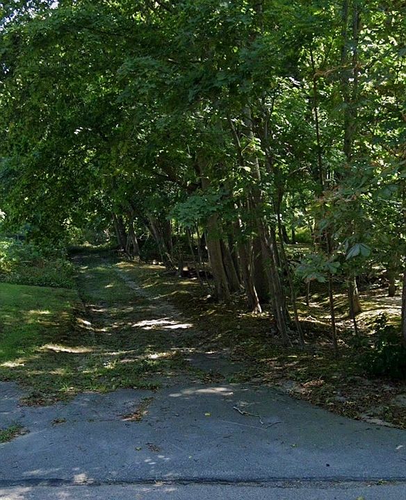 2nd image of 1889 Elm St