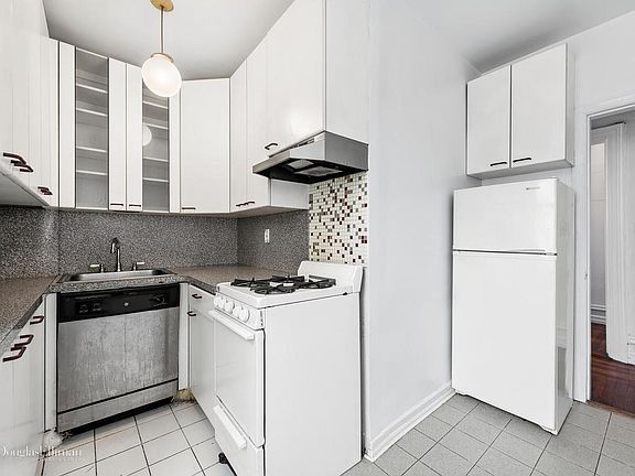 4th image of 320 W 87th St APT 9W2