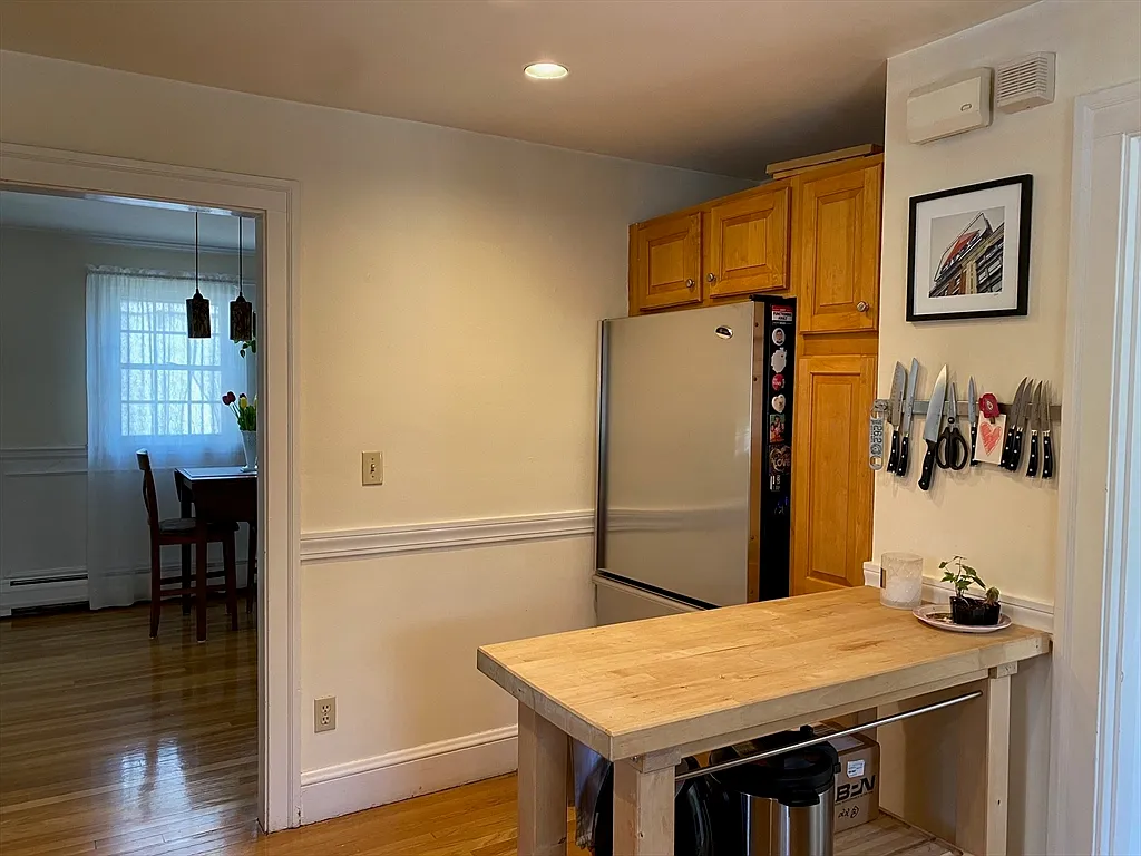 3 bed, 1.5 bath, 1625 sqft, $4,395 — Photo 4