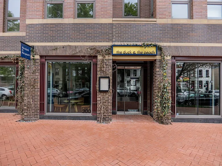 1712 W Virginia Ave NE — Photo 5