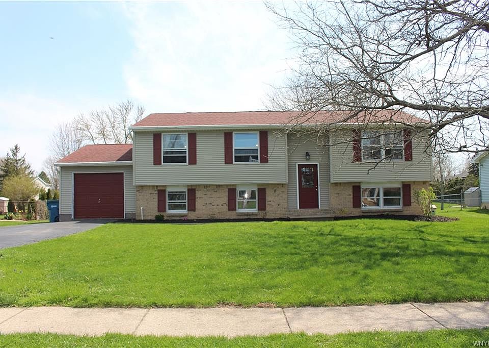 1st image of 365 Laurie Ln
