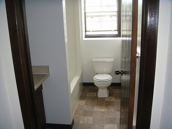 5th image of 1 Woodhill Ct