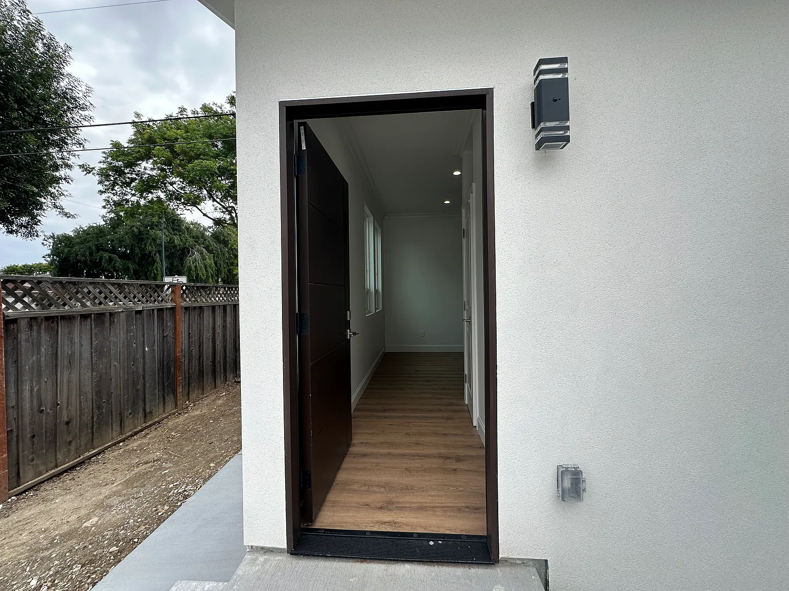 1076 W Knickerbocker Dr — Photo 3