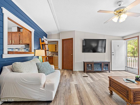 2nd image of 1319 Woodcrest Road