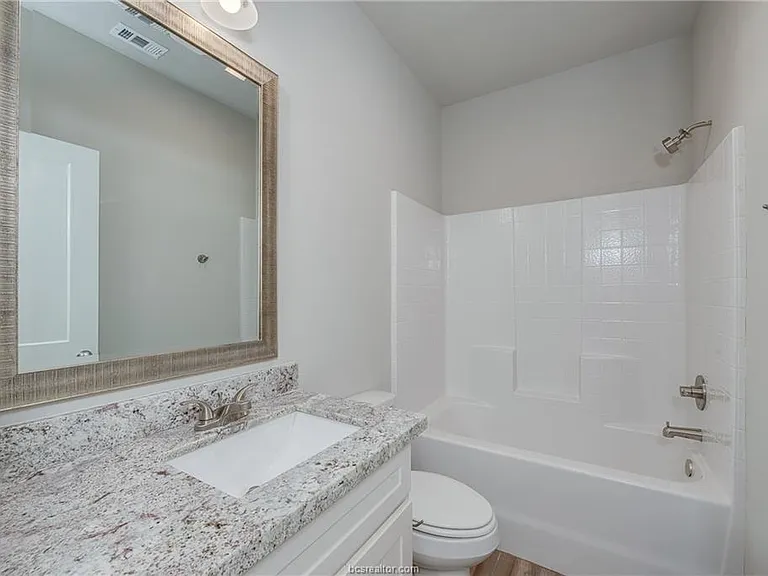 404 Poplar St #A — Photo 14