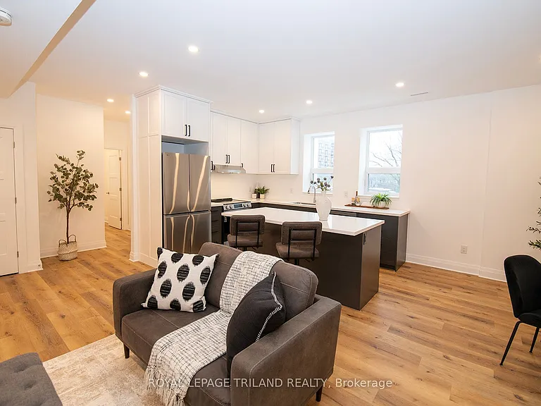 425 Dundas St #201 — Photo 1