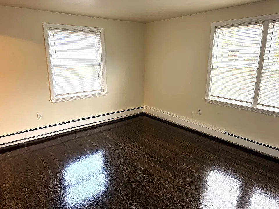 7401 Woodbine Ave #2B