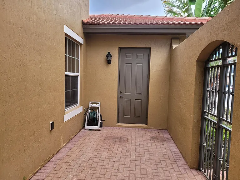 1145 SW 147th Ter — Photo 19