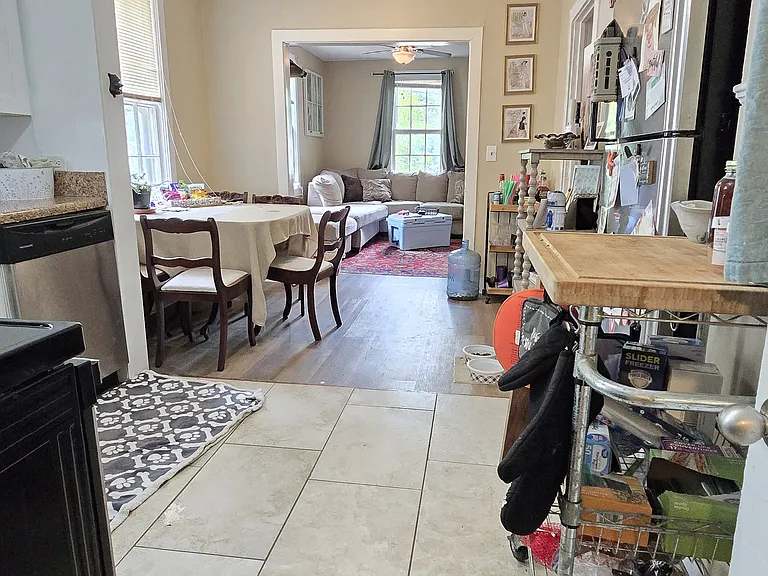 528 Whitfield St — Photo 8
