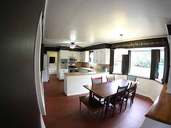 New paint/fixtures, open concept.