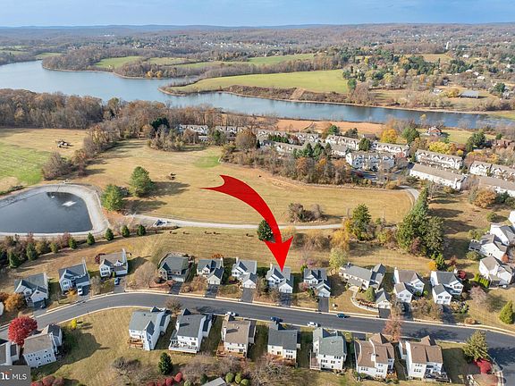 3rd image of 408 Carpenters Cove Ln