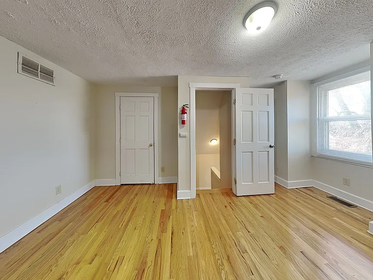 1394 Indianola Ave — Photo 13