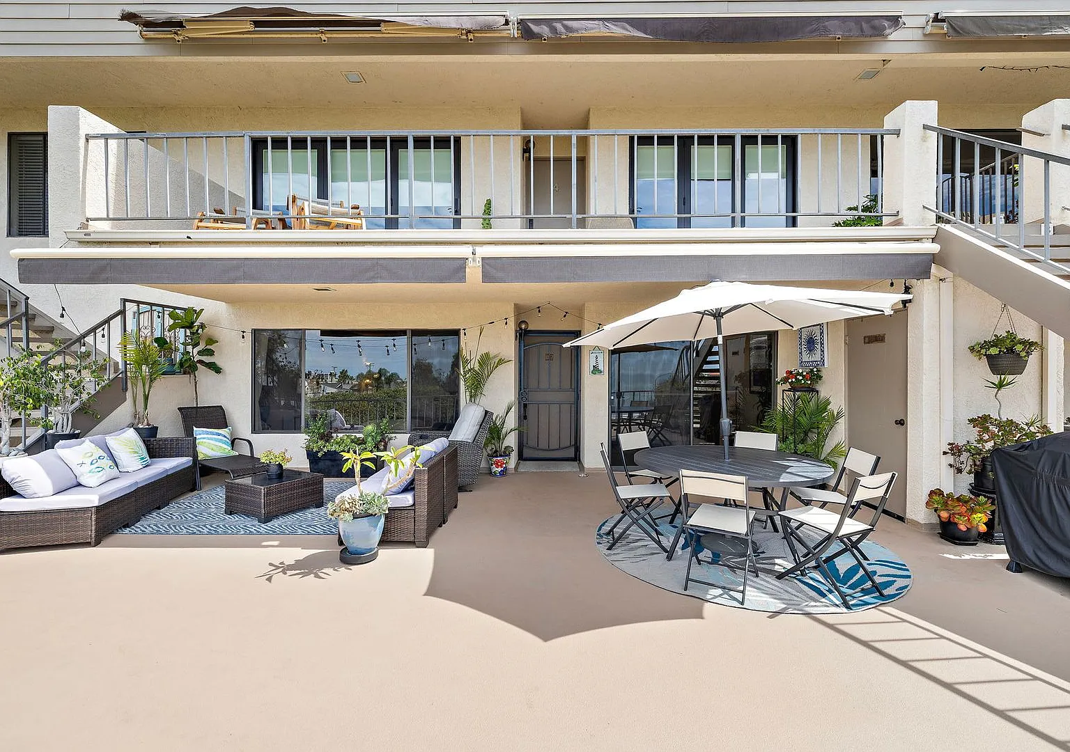 320 Encino Lane — Photo 3