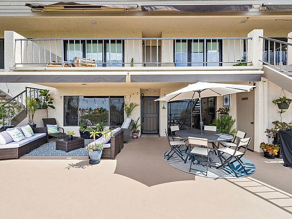 3rd image of 320 Encino Ln
