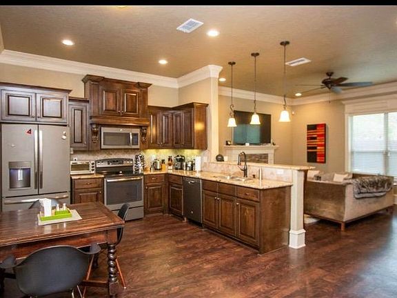 3rd image of 1403 Clydesdale Way