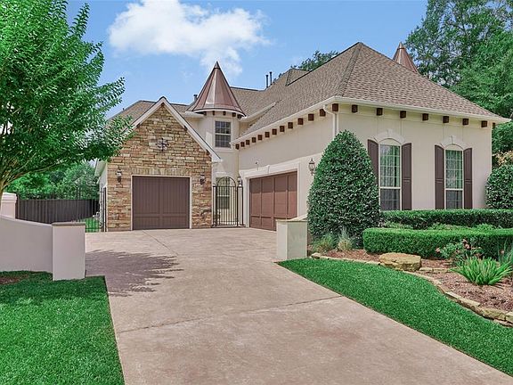 The home features a freshly painted exterior , a recent roof in 2019, a full 3 car oversized garage plus an additional area for storing all the bikes, toys or garden equipment! There is a small courtyard that is accessible via a gate from the drivewa