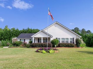 3 Saint Charles Pl, Grantville, GA 30220