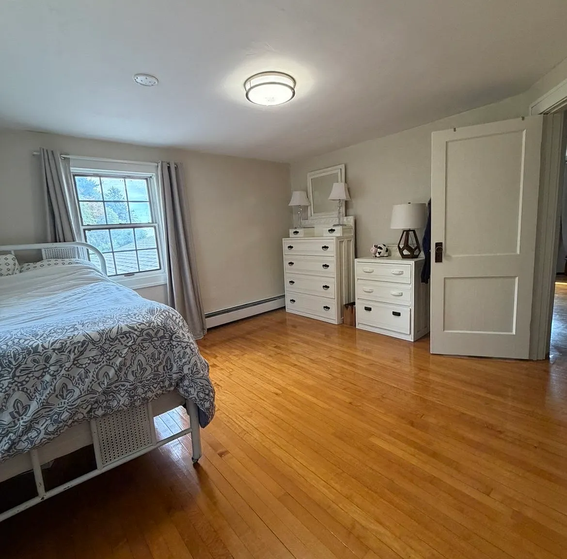 4 bed, 1.5 bath, 1575 sqft, $2,500 — Photo 1