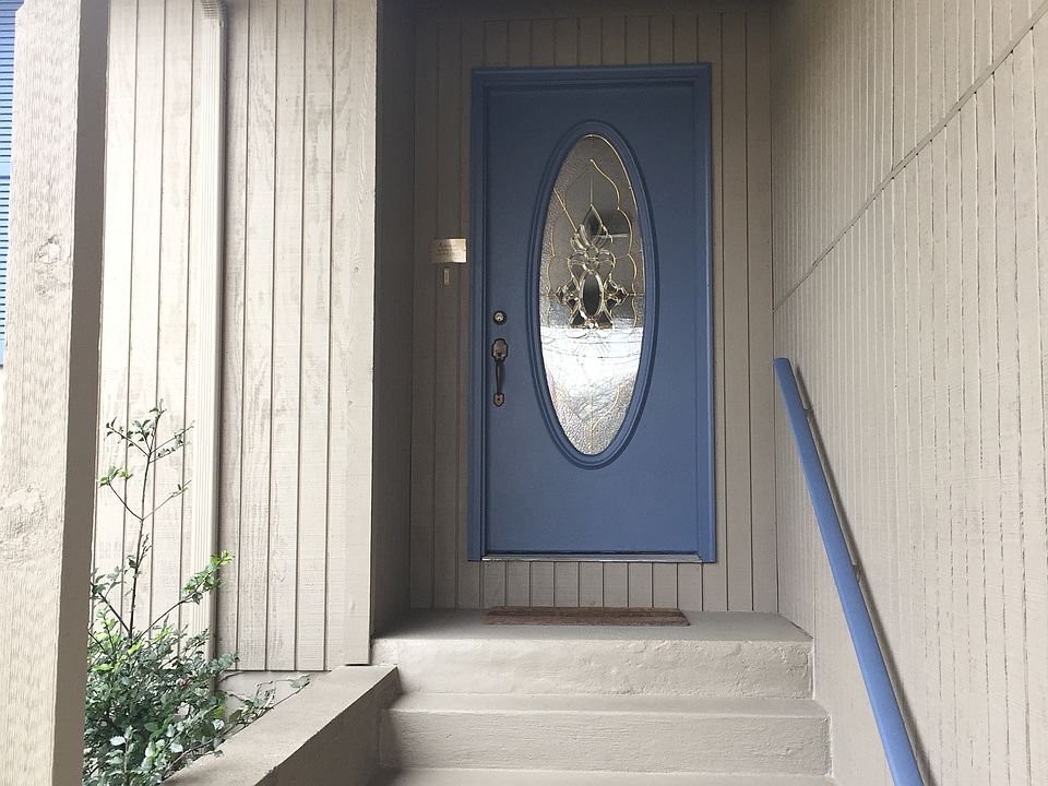 1st image of 132 Valley Ln