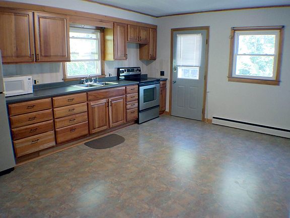 2nd image of 21 Tibbetts St