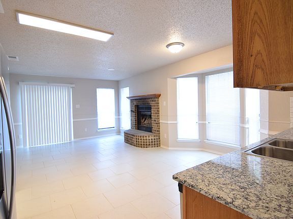 4th image of 1823 Meadowbrook Dr