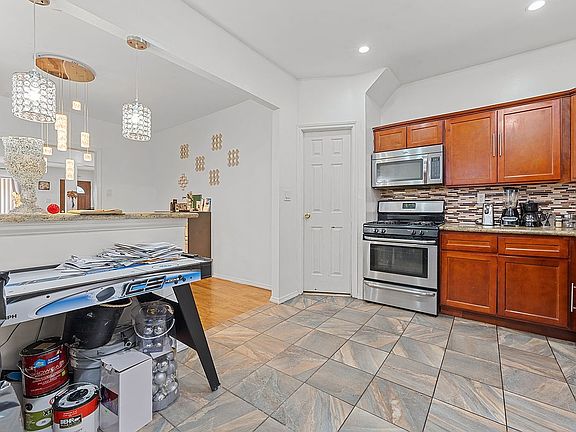 5th image of 1645 E 92nd St