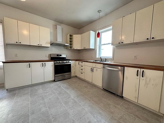 2nd image of 27 Elmwood Park APT 1
