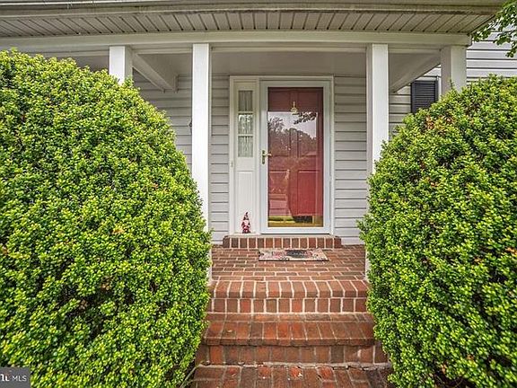 2nd image of 8026 Oak Hollow Ln
