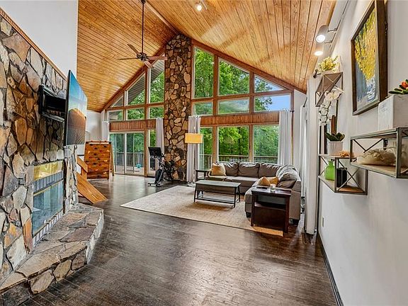 3rd image of 8137 Jenkins Rd