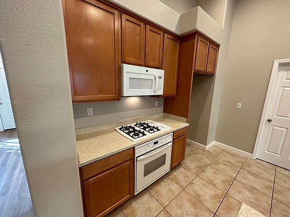4th image of 1757 Mockingbird St